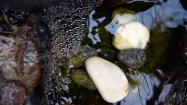 瀑布和岩石石头 — 图库视频影像