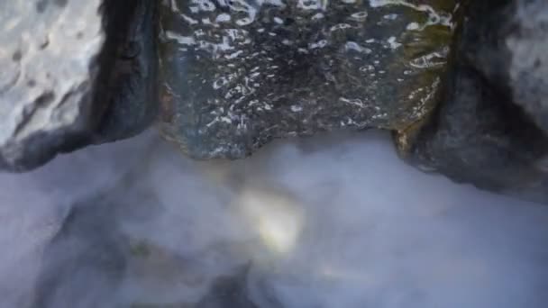 Cascada Rocas Piedras Humo — Vídeos de Stock