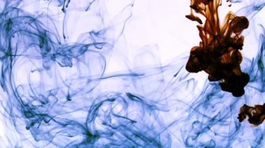 Soyut mürekkep sualtı içinde yayıldı