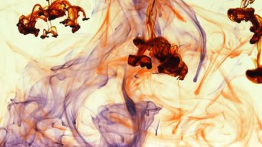 Soyut mürekkep sualtı içinde yayıldı