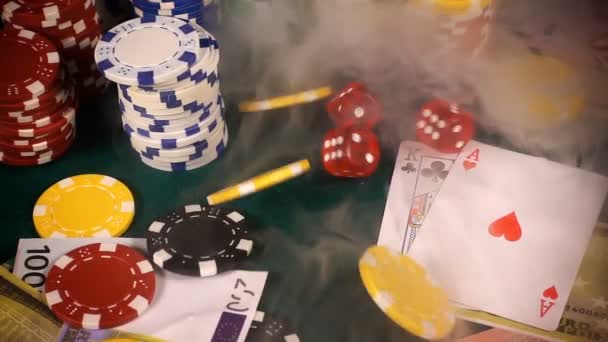 Glücksspiel Pokerkarten Würfel Und Chips Toolswinning Spiele Die Viele Risiken — Stockvideo