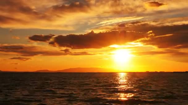 Sonnenuntergang Und Himmlische Wolken Und Meer — Stockvideo