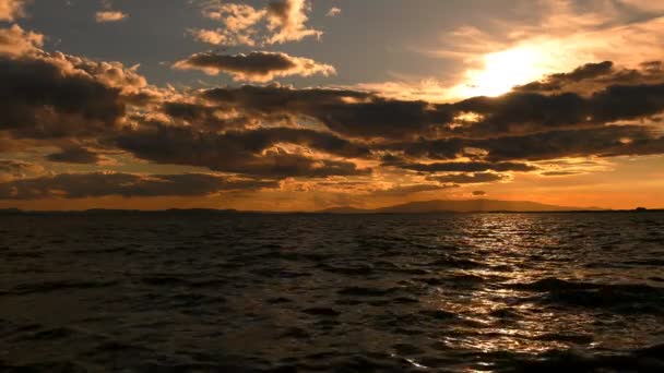 Sonnenuntergang Und Himmlische Wolken Und Meer — Stockvideo