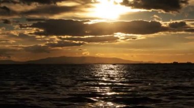 Gün Batımı ve Göksel Bulutlar ve Deniz