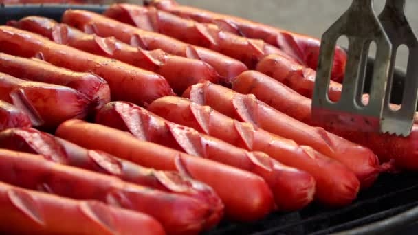 烤肉上的香肠 — 图库视频影像