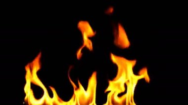 Siyah Arka Planda Yanan Alevler