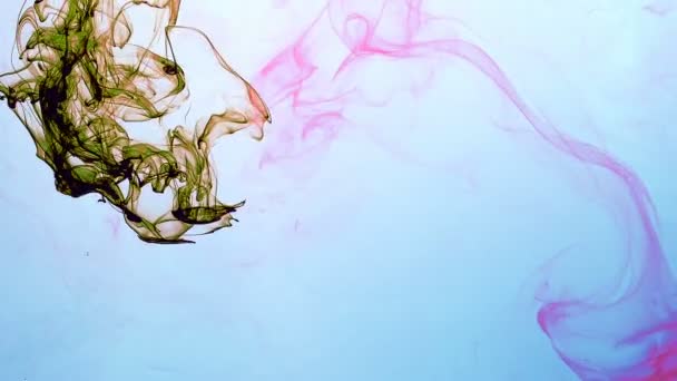 水族館の水に抽象的なインク滴 — ストック動画