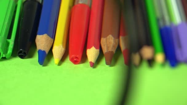 Schoolonderwijs Gereedschappen Kleurrijke Potloden — Stockvideo