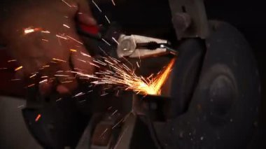 Öğütme ve Kıvılcımlar üzerine çalışıyorum