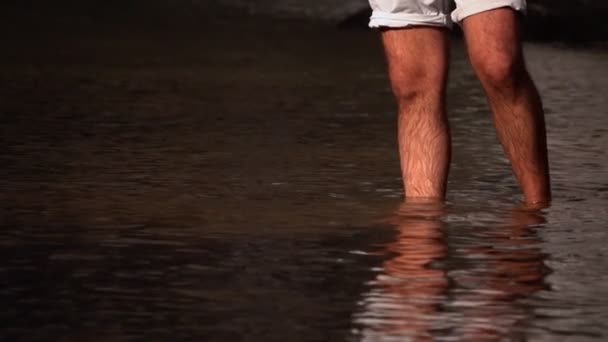 Man Foot Lake Water — Stock Video