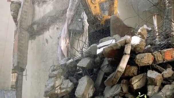 Détruire Vieille Maison Avec Bras Mécanique Bulldozer — Video