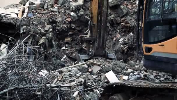 Zničení Starého Domu Buldozer Mechanické Rameno — Stock video