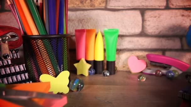 Kleurrijke School Supplies Onderwijs — Stockvideo