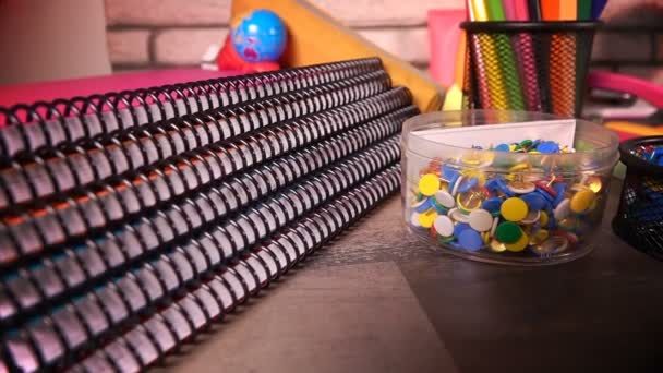 Kleurrijke School Supplies Onderwijs — Stockvideo