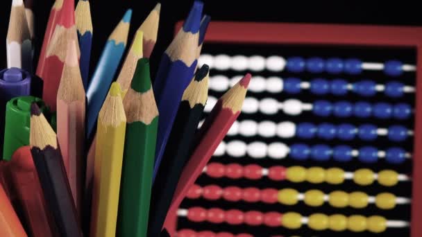 Sprzęt Szkolny Kolorowe Ołówki — Wideo stockowe