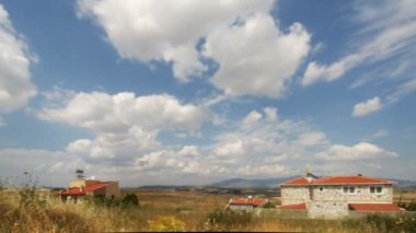 Düzlükteki ve Bulutlardaki Evler Zaman aşımına uğradı