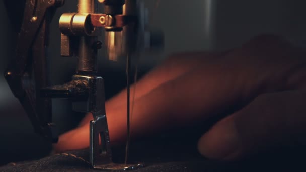 Máquina Costura Luz Amarela — Vídeo de Stock