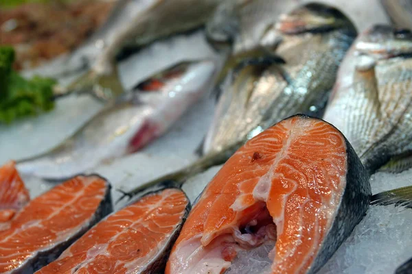 Peixe Salmão Alimentos Crus Gelo Mercado — Fotografia de Stock