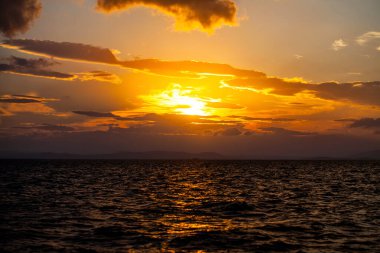 Güzel Romantik Gün Batımı ve Deniz Fotoğrafı