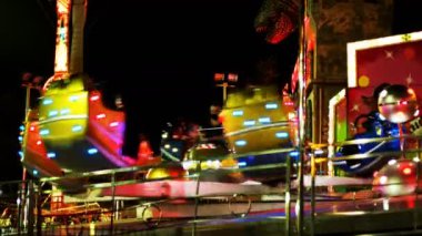 Geceleyin eğlence parkı 