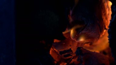 Ocakta Ahşap Ateşi Yanıyor 