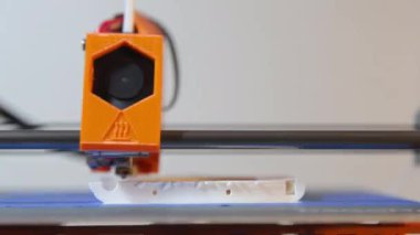 Mekanik beyaz elle 3D yazdırma zamanı