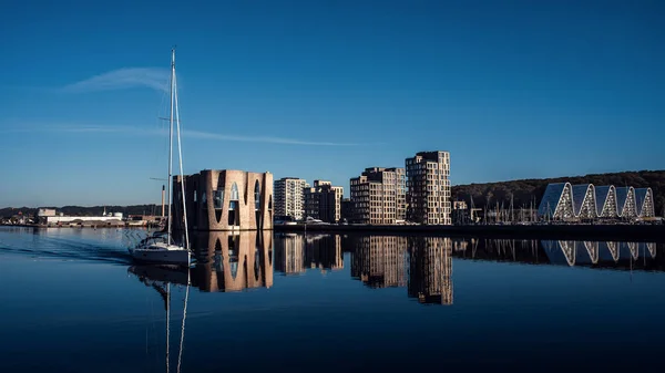 Paisaje Edificios Cerca Del Muelle Yate Fondo Nuevos Edificios —  Fotos de Stock