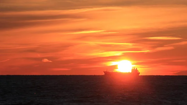 Vasul Mare Fundalul Unui Apus Soare Frumos Copiaţi Spaţiul Seascape — Fotografie, imagine de stoc