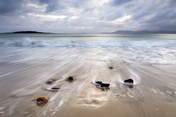 日の出のレンブルビーチ コネマラアイルランド — ストック写真