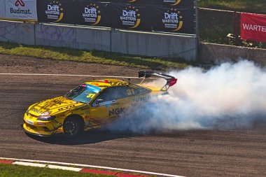 Riga, Letonya - 02 Ağustos 2019 - Georgy Chivchyan (Gocha) nasıl yapıldığını gösteriyor