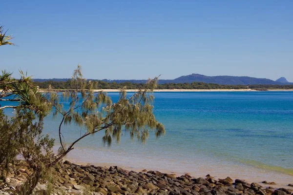 Schöne strandszene in noosa, queensland australien — Stockfoto