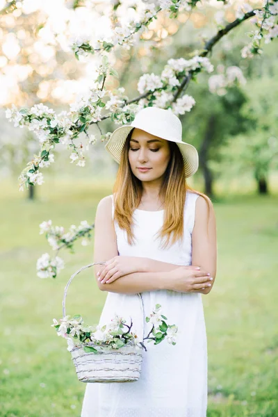 Beautiful Girl Straw Hat Holding Basket Branches Flowering Apple Trees — Stock Photo, Image