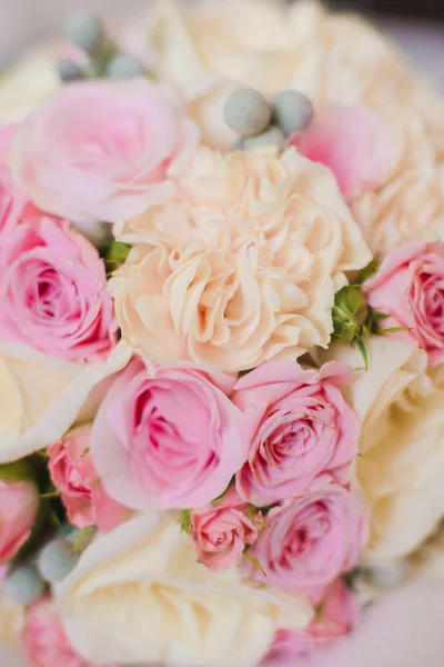 Pfingstrosen Pfirsichfarbe Und Rosa Rosen Teil Des Brautstraußes Nahaufnahme Blume — Stockfoto