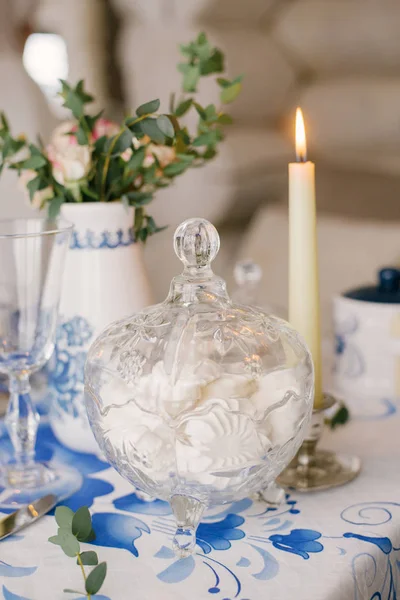 Glas Vas Med Dessert Marshmallow Bordet Täckt Med Bordsduk Med — Stockfoto