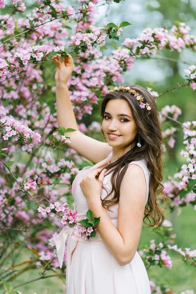Beautiful Young Pretty Girl Long Hair Loose Stands Blooming Spring — Stock Photo, Image