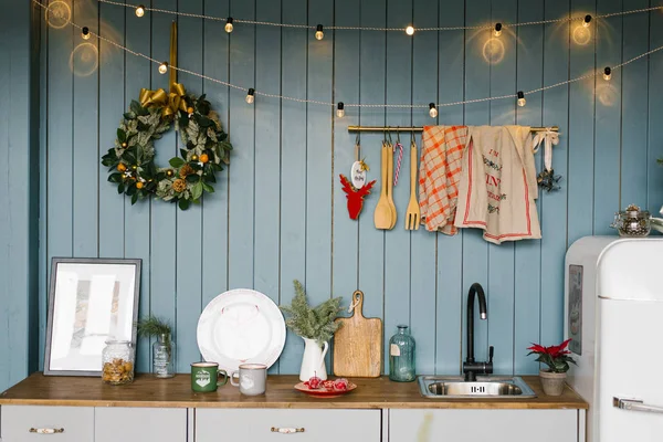 Кухня Оформленная Рождество Новый Год Белых Синих Тонах Скандинавского Стиля — стоковое фото