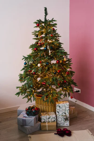 Decorado Para Árvore Natal Ano Novo Com Presentes Sob Ele — Fotografia de Stock