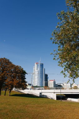 Minsk, Belarus. Ekim 2019. Nemiga 'da gökdelen