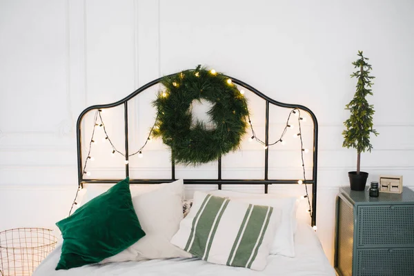 Noël Nouvelle Composition Année Chambre Scandinave Avec Linge Lit Blanc — Photo