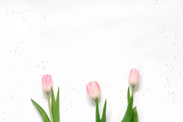 Flat Lay Pink Tulips Pink Confetti White Background Copy Space — Stock Photo, Image