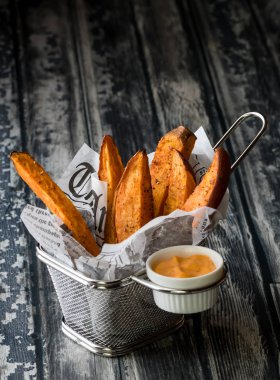 Tatlı patates kızartması