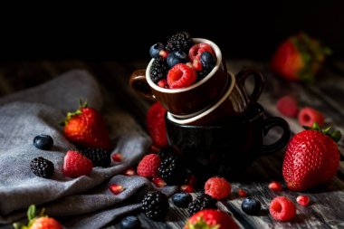 Yığılmış dut bardak