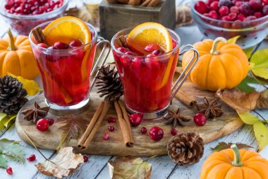 Sıcak yaban mersini içeceği.