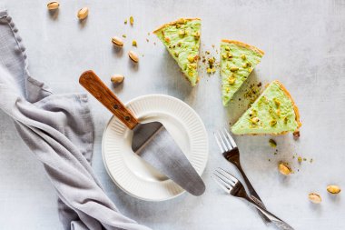 Pistachio peynirli kekleri düz yatıyordu..