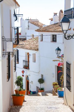 Altea eski şehir geleneksel bir Akdeniz sokak, İspanya