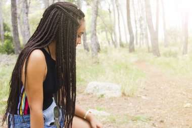 Örgülü saçlı Genç güzel kız