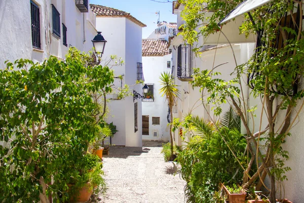 Altea eski şehir geleneksel bir Akdeniz sokak, İspanya
