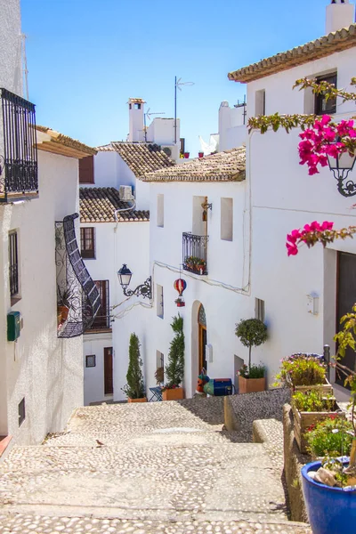 Altea eski şehir geleneksel bir Akdeniz sokak, İspanya