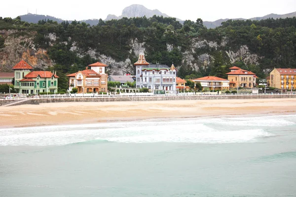 Panoramatický pohled na pláž Ribadesella v Asturii, Španělsko — Stock fotografie