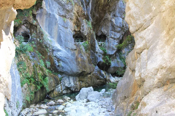 De Cares rivier route, een pad door een canyon in Asturië, Spanje — Stockfoto